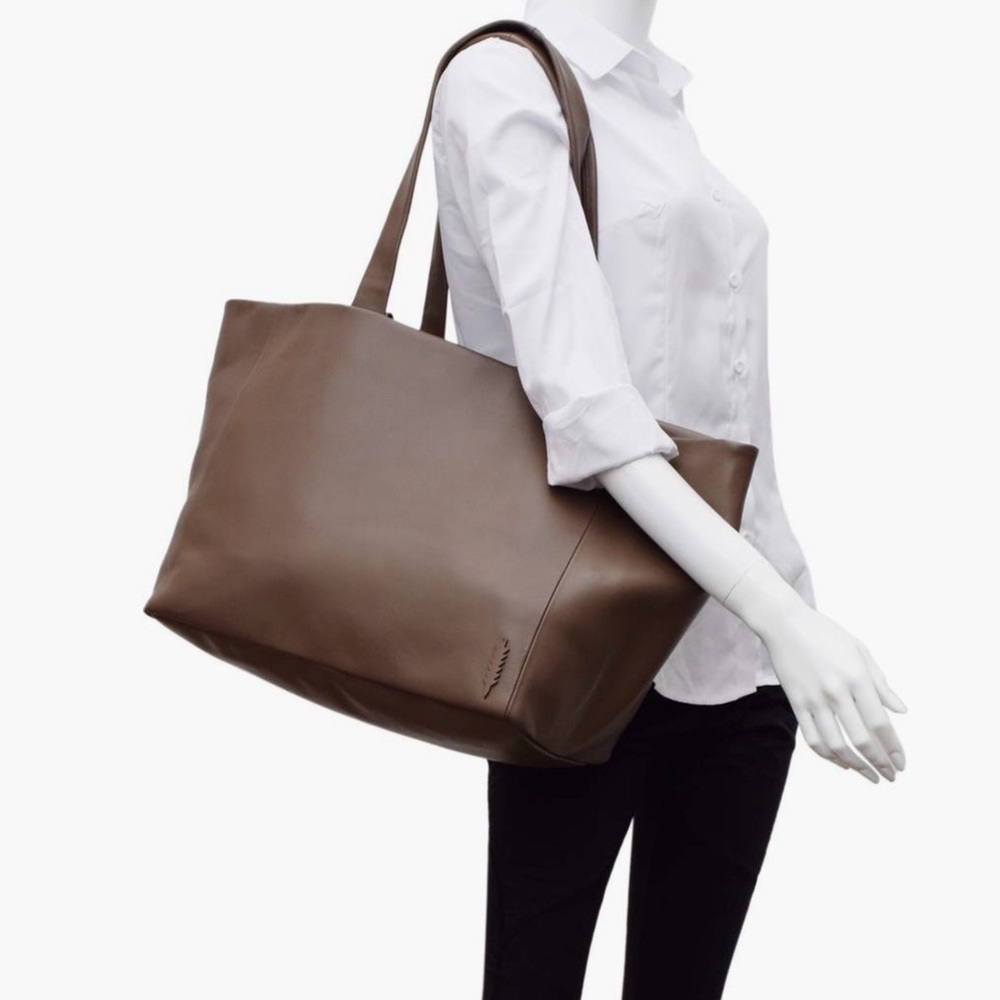 Thacker Gill Classic Brown Leather Tote Bag 🔆